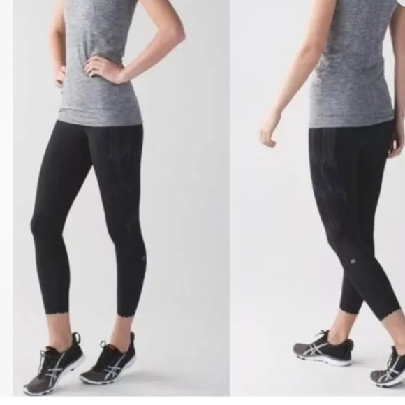 Lululemon black leggings   Stuff Tight Scratch Match Scalloped, Size 4 gym yoga - Picture 1 of 13